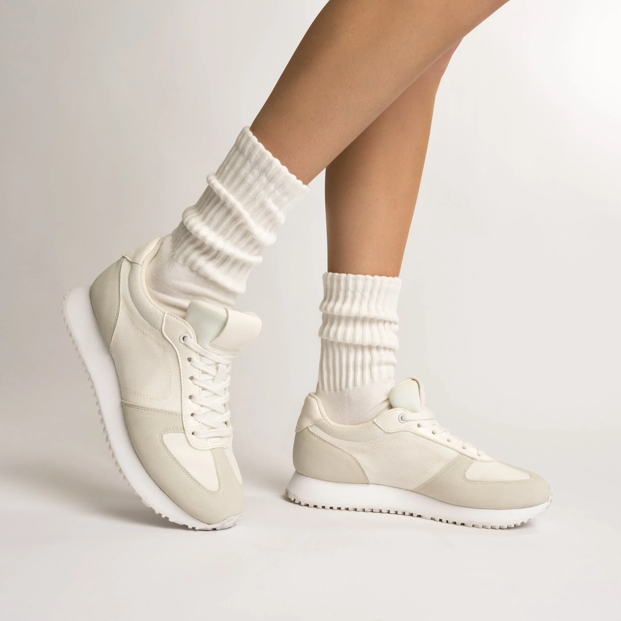 FLOW CASUAL LACE UP SNEAKERS