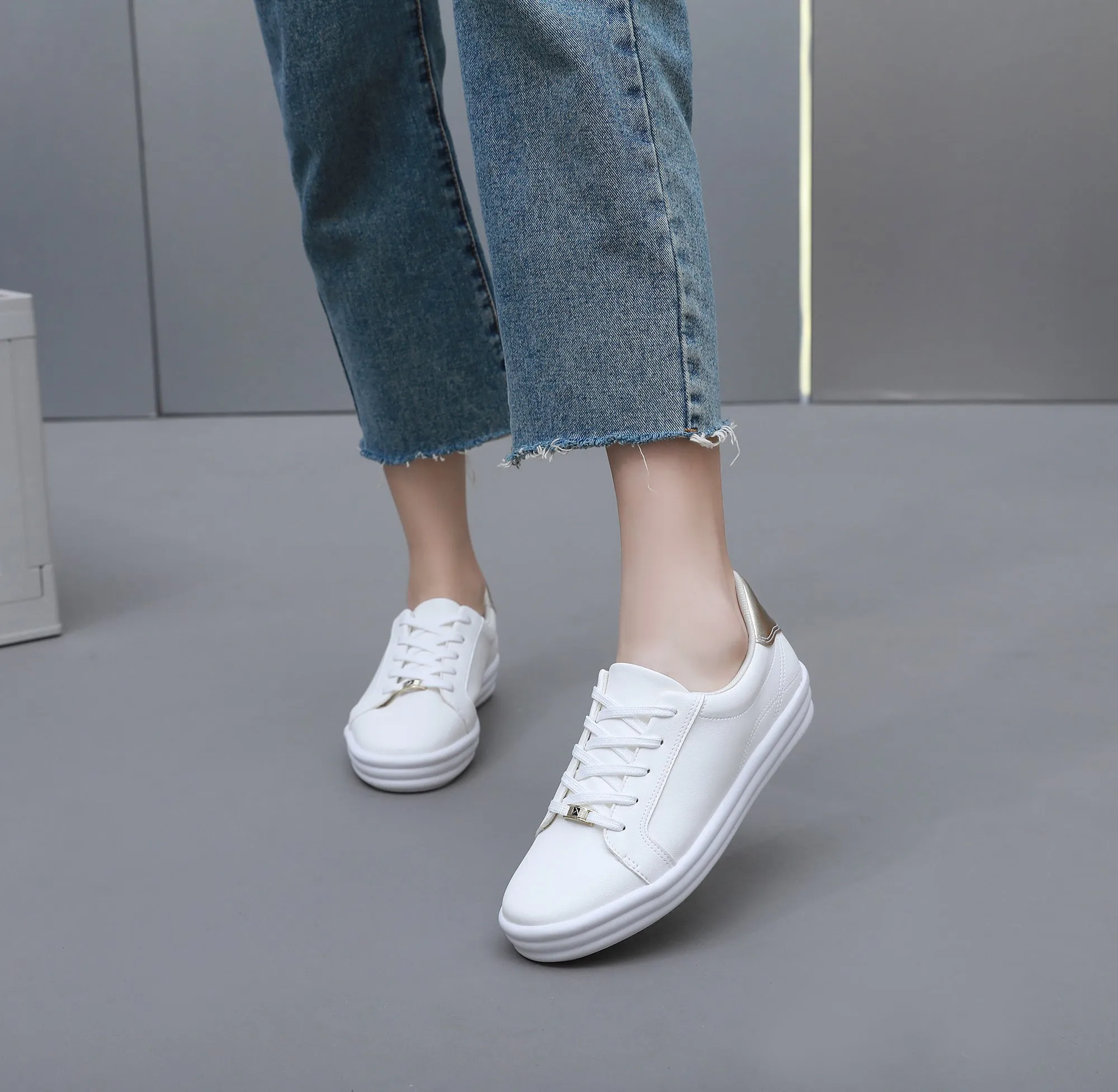 Light-as-Air Tennis Lace-Ups - White & Gold (851.003)